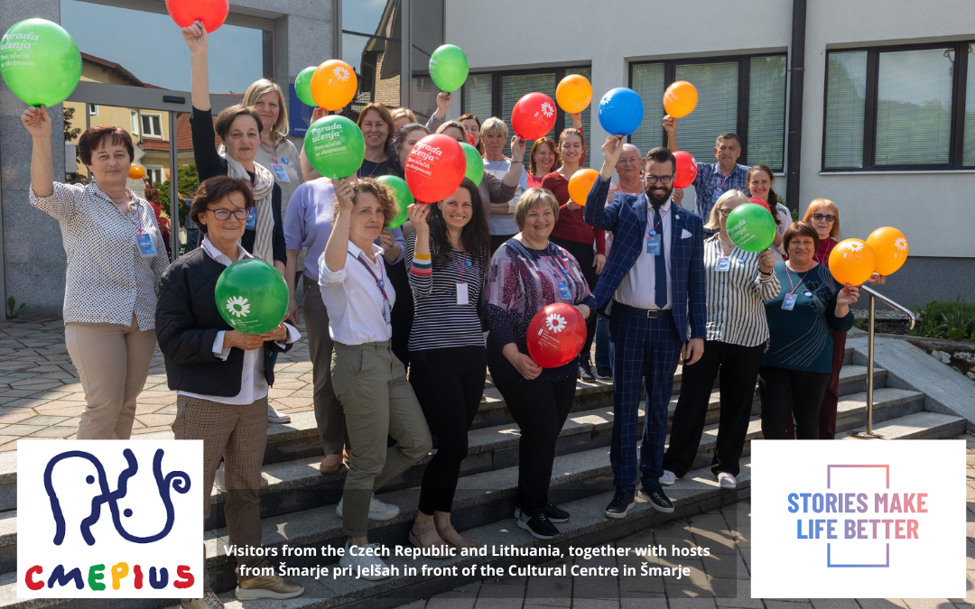 Visitors from the Czech Republic and Lithuania, together with hosts from Šmarje pri Jelšah in front of the Cultural Centre in Šmarje