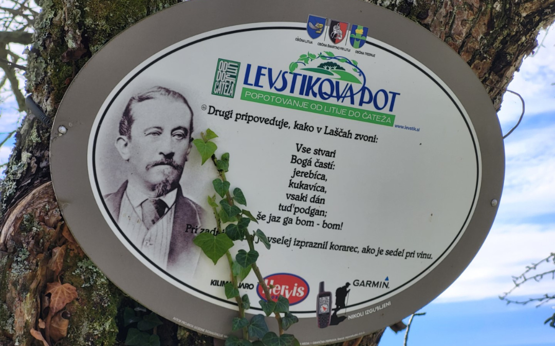 Popotovanje iz Litije do Čateža (2) Pot je opremljena s tablami s citati iz Levstikovega potopisa