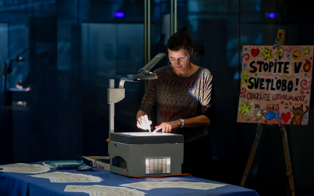 Igra svetlobe - instalacija LU Radovljica Igra svetlobe - instalacija LU Radovljica