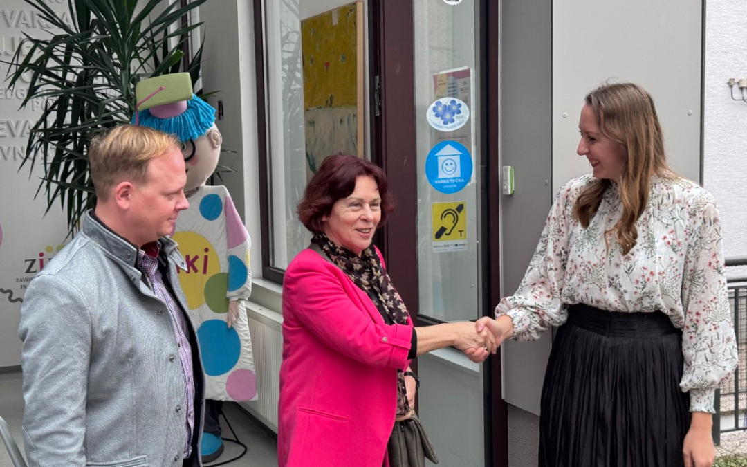 Štefanija L. Zlobec z direktorico ZIK Črnomelj