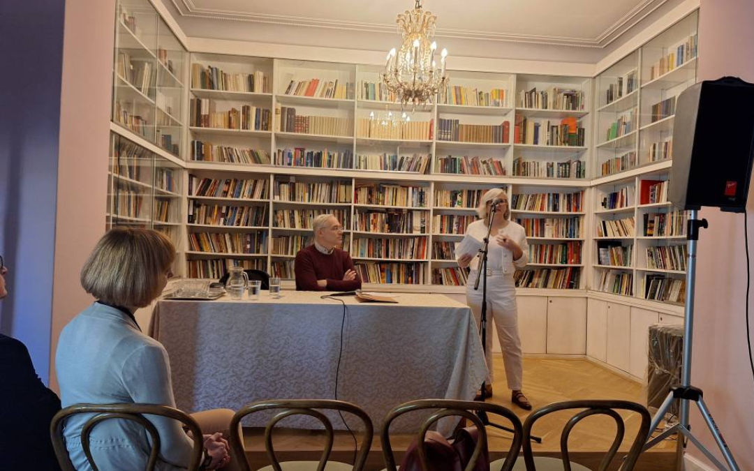 Mančin dan branja (1) utrinek z novinarske conference (vir: Facebook Mančina spodbujevalnica branja, ljubezni in navdiha)