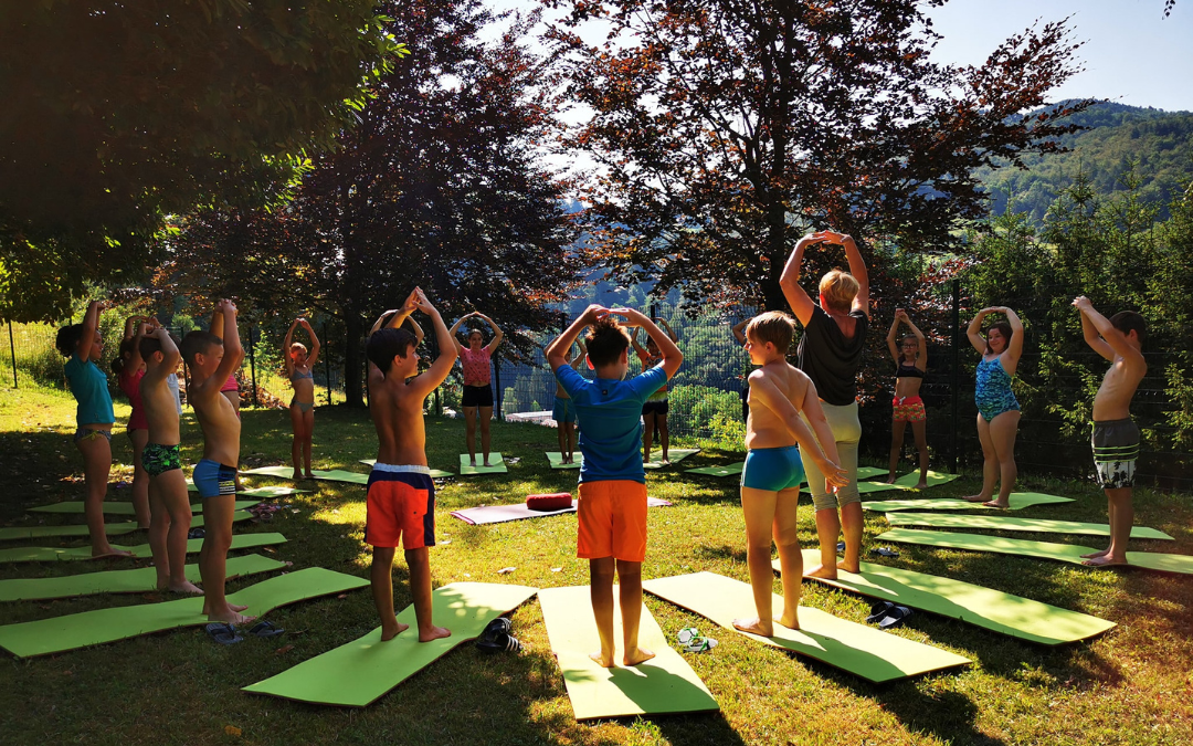 Joga v gozdu otrokom ponudi sprostitev, mir, osredotočenje in spoznavanje samega sebe Joga v gozdu otrokom ponudi sprostitev, mir, osredotočenje in spoznavanje samega sebe