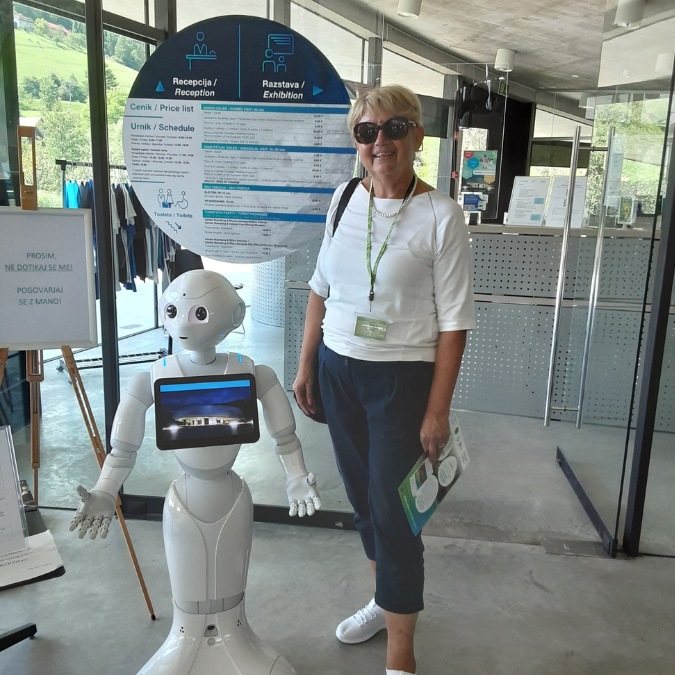 Spoznavanje novih tehnologij je življenjska nuja v vseh obdobjih življenja Spoznavanje novih tehnologij je življenjska nuja v vseh obdobjih življenja