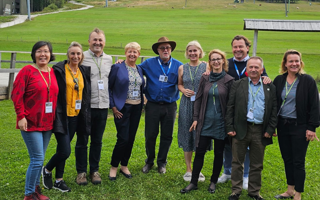 Za stalno lastno izobraževanje in osebno rast so nujne povezave z eminentnimi mednarodnimi strokovnjaki Za stalno lastno izobraževanje in osebno rast so nujne povezave z eminentnimi mednarodnimi strokovnjaki