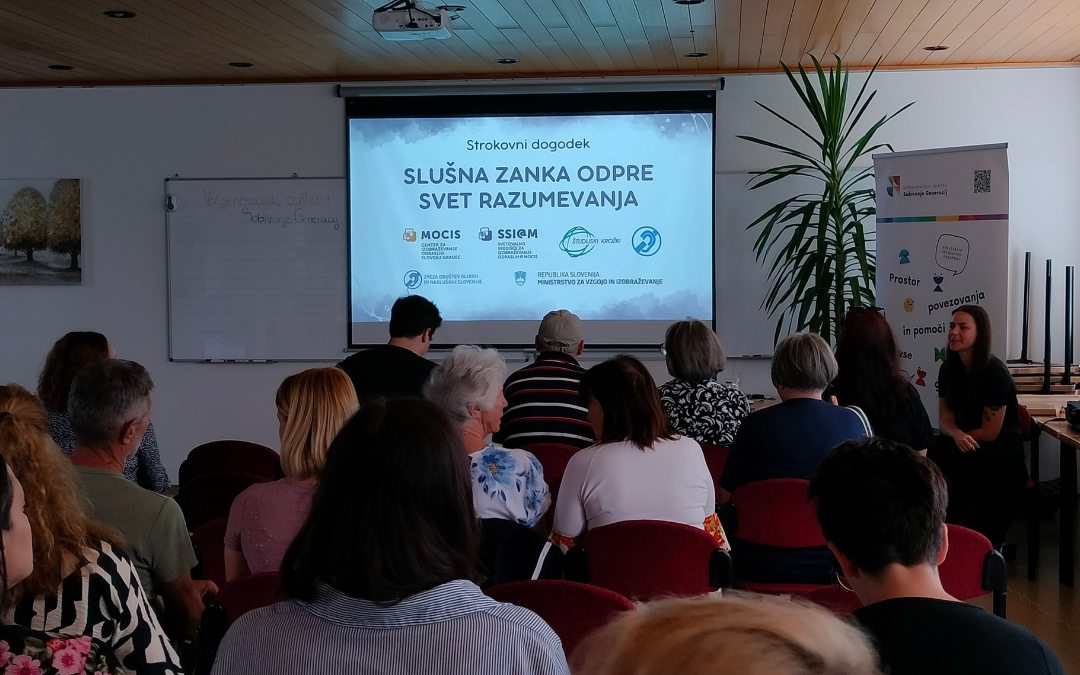 Udeleženci strokovnega dogodka Slušna zanka odpre svet razumevanja